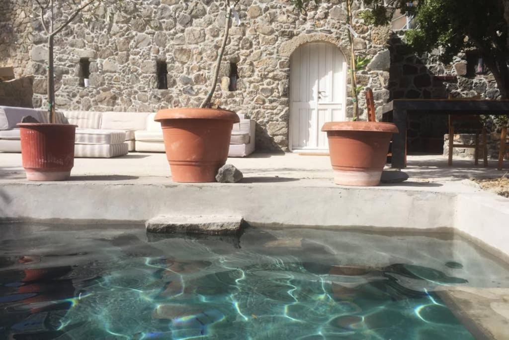My Old Stone House In A 2 000 Sqm Private Garden With Fab Glamping Tent Mandrákion Eksteriør billede