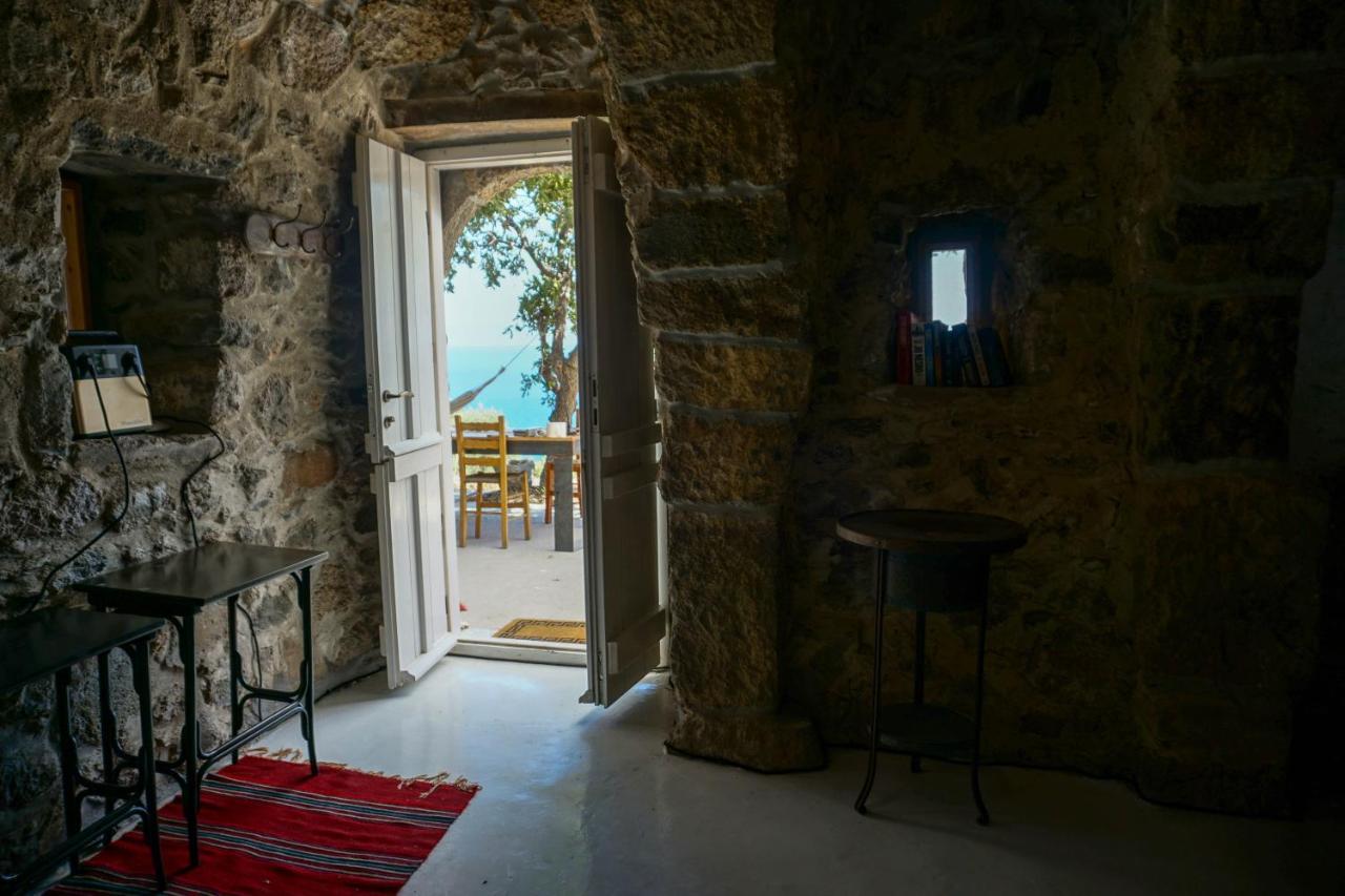 My Old Stone House In A 2 000 Sqm Private Garden With Fab Glamping Tent Mandrákion Eksteriør billede