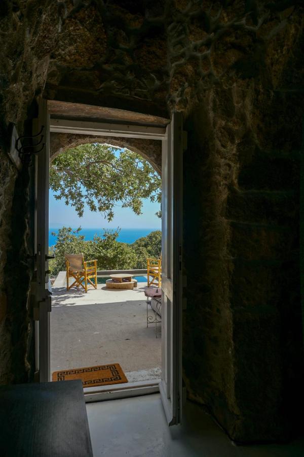 My Old Stone House In A 2 000 Sqm Private Garden With Fab Glamping Tent Mandrákion Eksteriør billede
