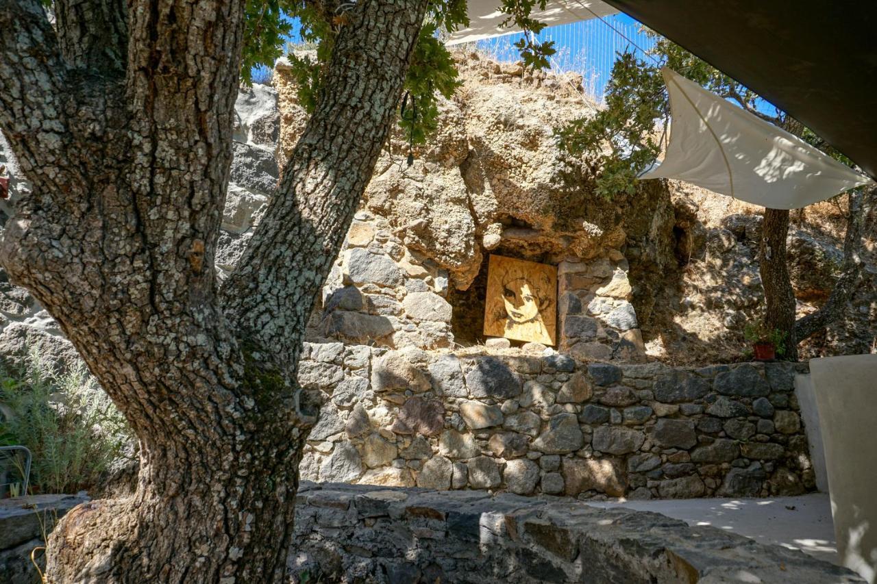 My Old Stone House In A 2 000 Sqm Private Garden With Fab Glamping Tent Mandrákion Eksteriør billede
