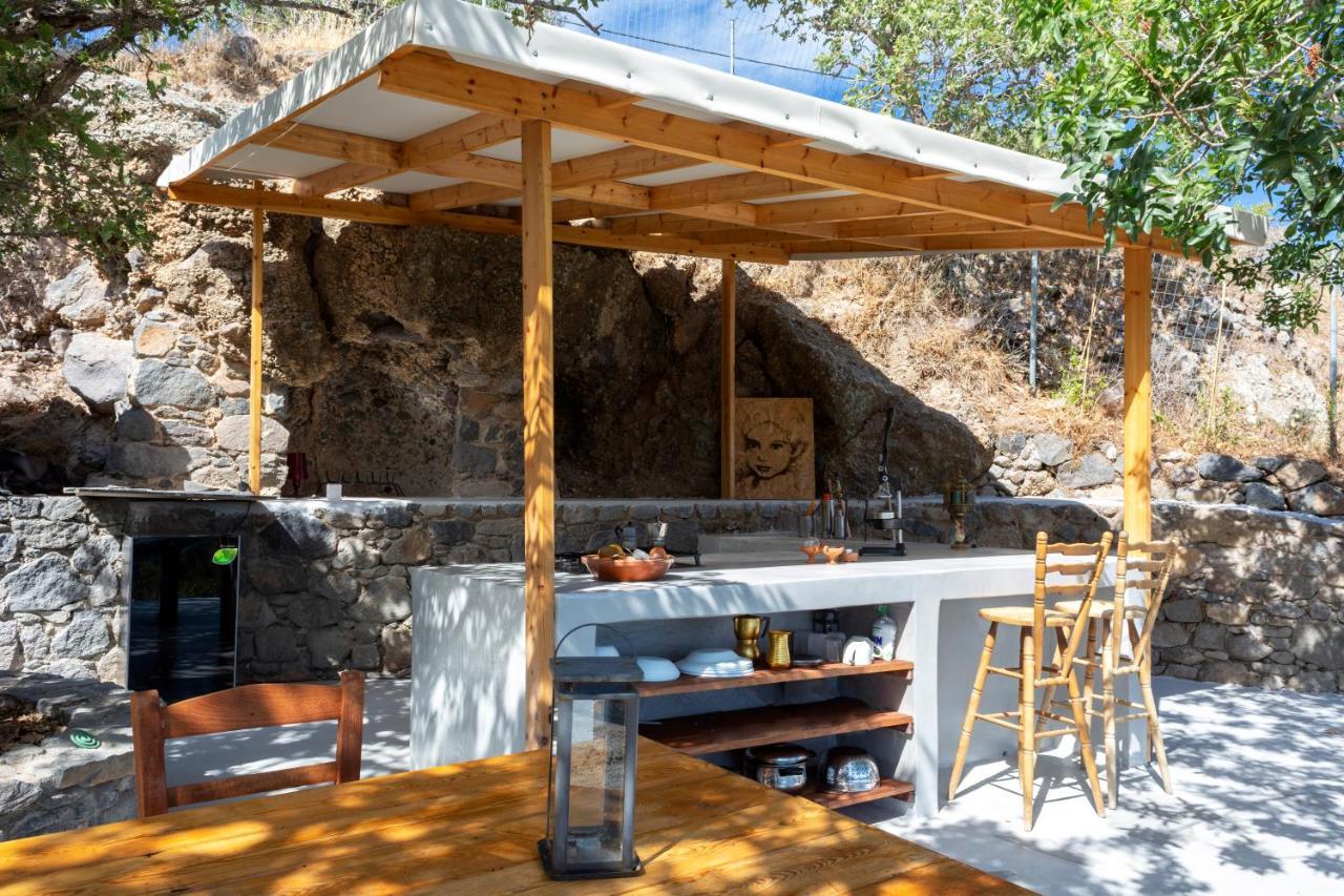 My Old Stone House In A 2 000 Sqm Private Garden With Fab Glamping Tent Mandrákion Eksteriør billede