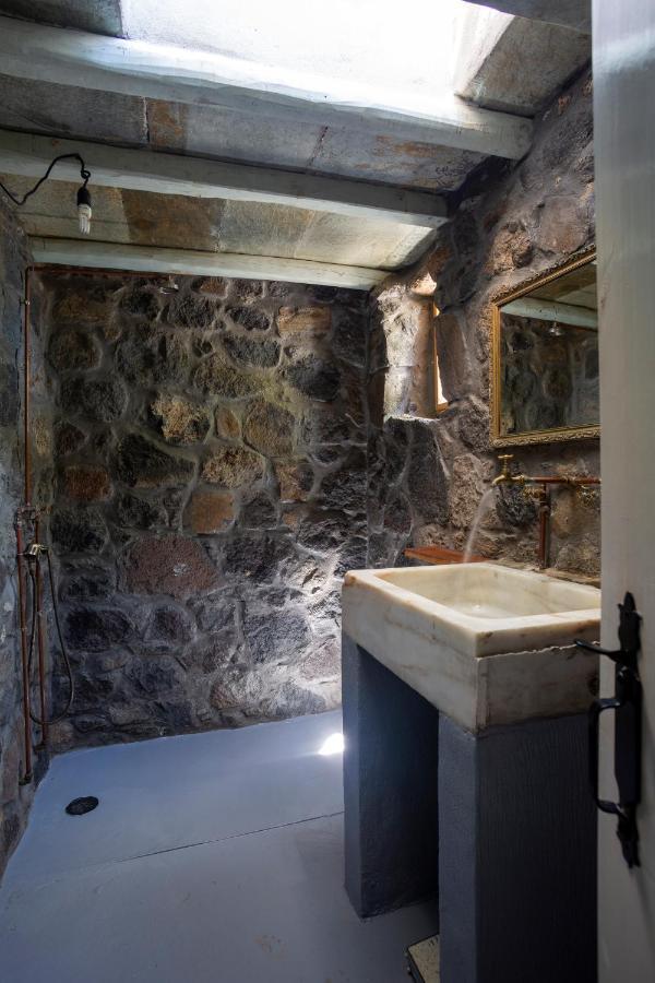 My Old Stone House In A 2 000 Sqm Private Garden With Fab Glamping Tent Mandrákion Eksteriør billede