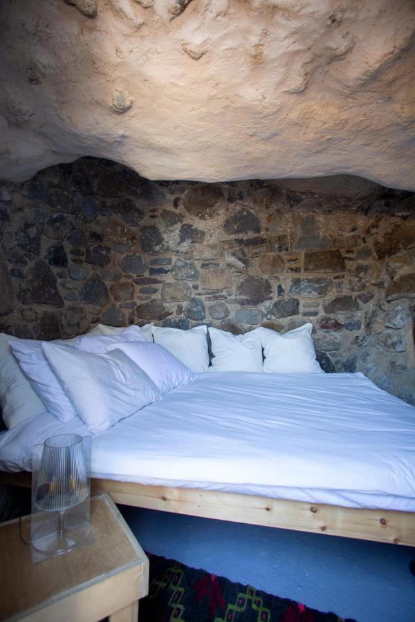 My Old Stone House In A 2 000 Sqm Private Garden With Fab Glamping Tent Mandrákion Eksteriør billede