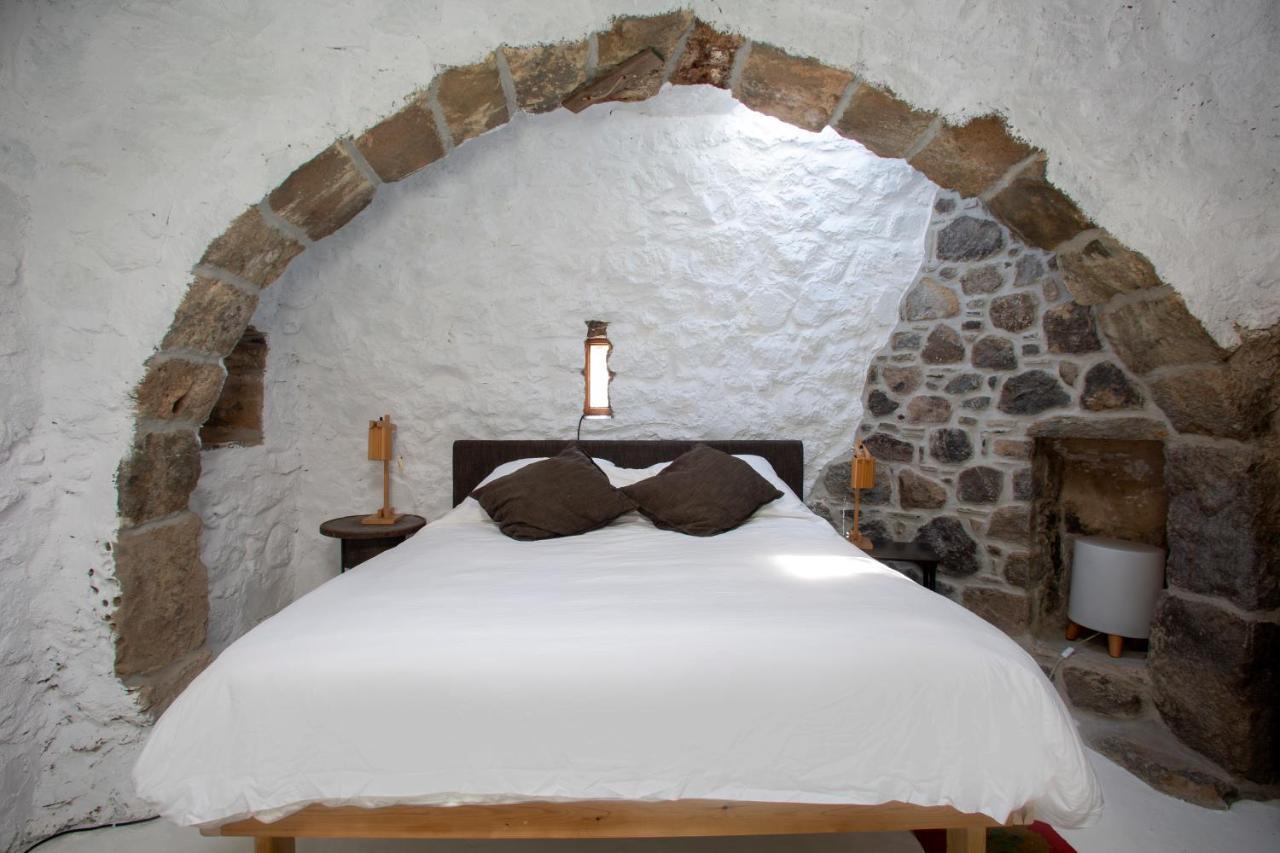 My Old Stone House In A 2 000 Sqm Private Garden With Fab Glamping Tent Mandrákion Eksteriør billede