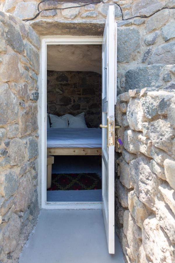 My Old Stone House In A 2 000 Sqm Private Garden With Fab Glamping Tent Mandrákion Eksteriør billede