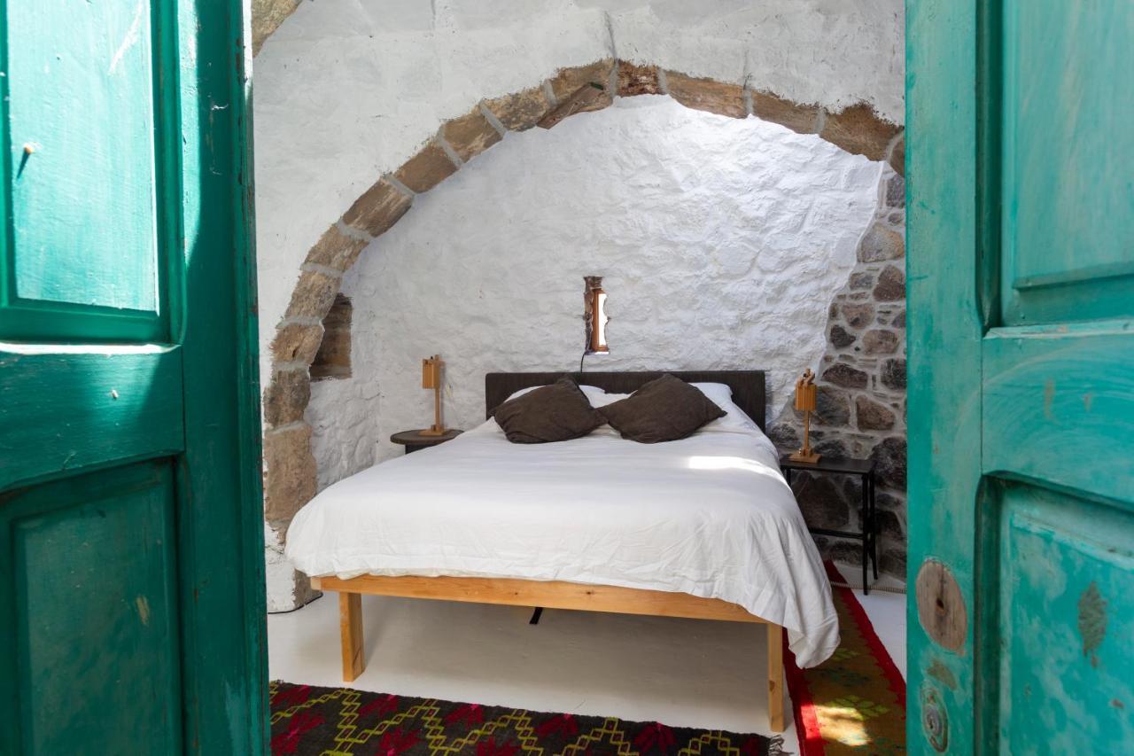 My Old Stone House In A 2 000 Sqm Private Garden With Fab Glamping Tent Mandrákion Eksteriør billede