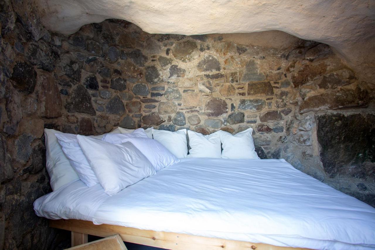 My Old Stone House In A 2 000 Sqm Private Garden With Fab Glamping Tent Mandrákion Eksteriør billede